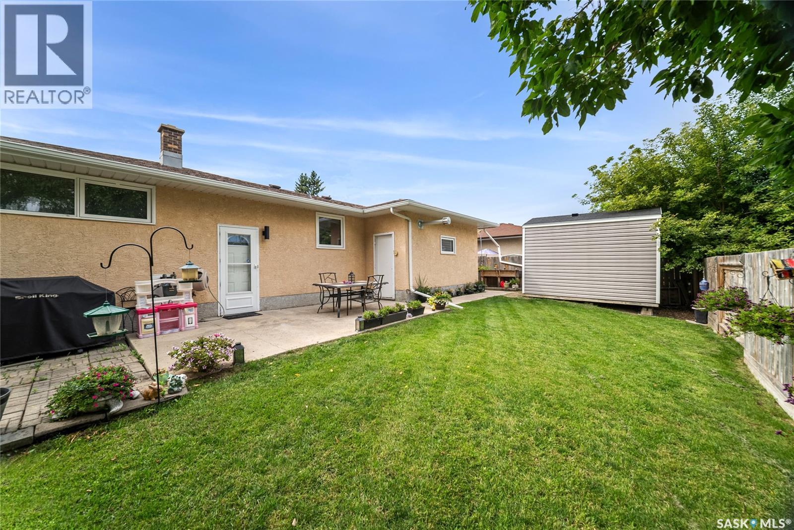 Photo 2 of 1708 12 Th Avenue N, Regina SK