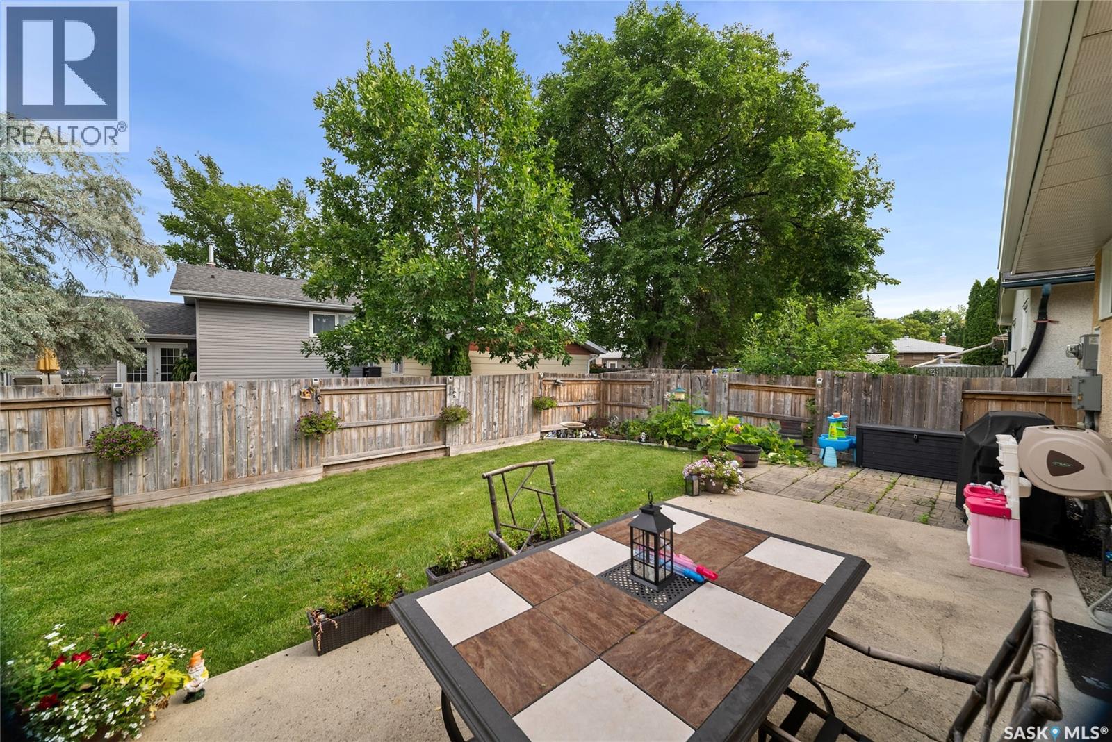 Photo 17 of 1708 12 Th Avenue N, Regina SK