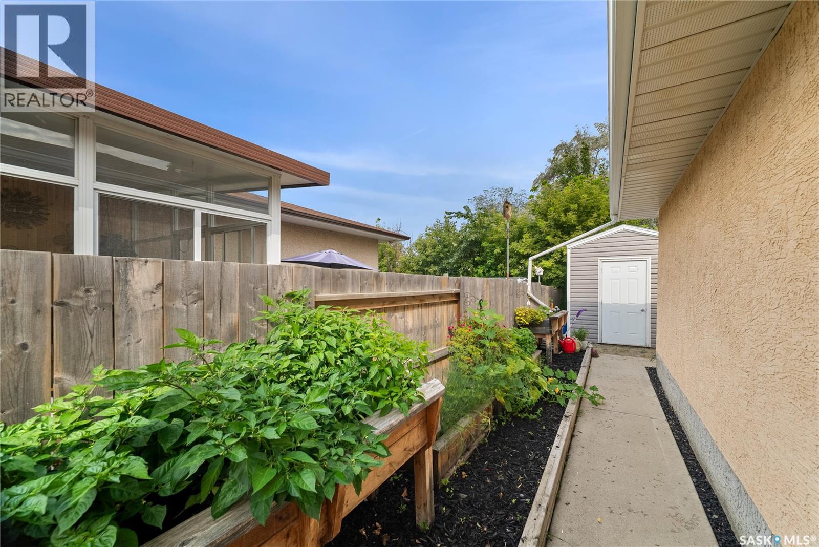 Photo 11 of 1708 12 Th Avenue N, Regina SK
