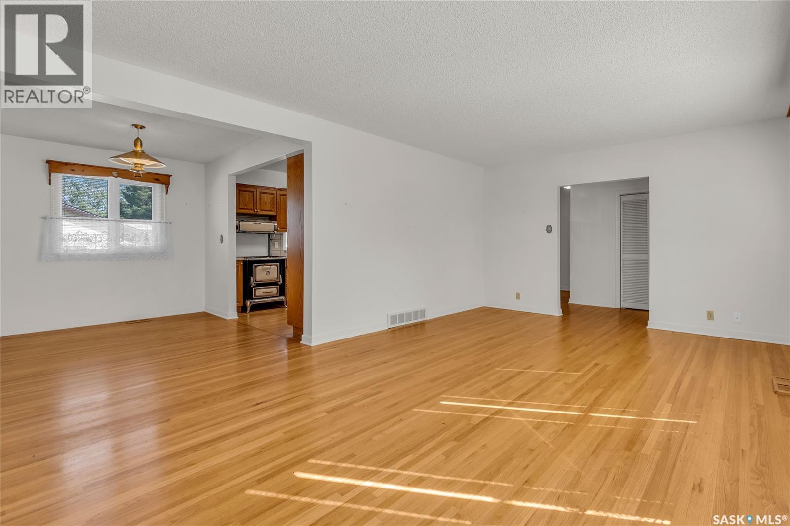 Photo 16 of 13 Lamont Crescent, Regina SK