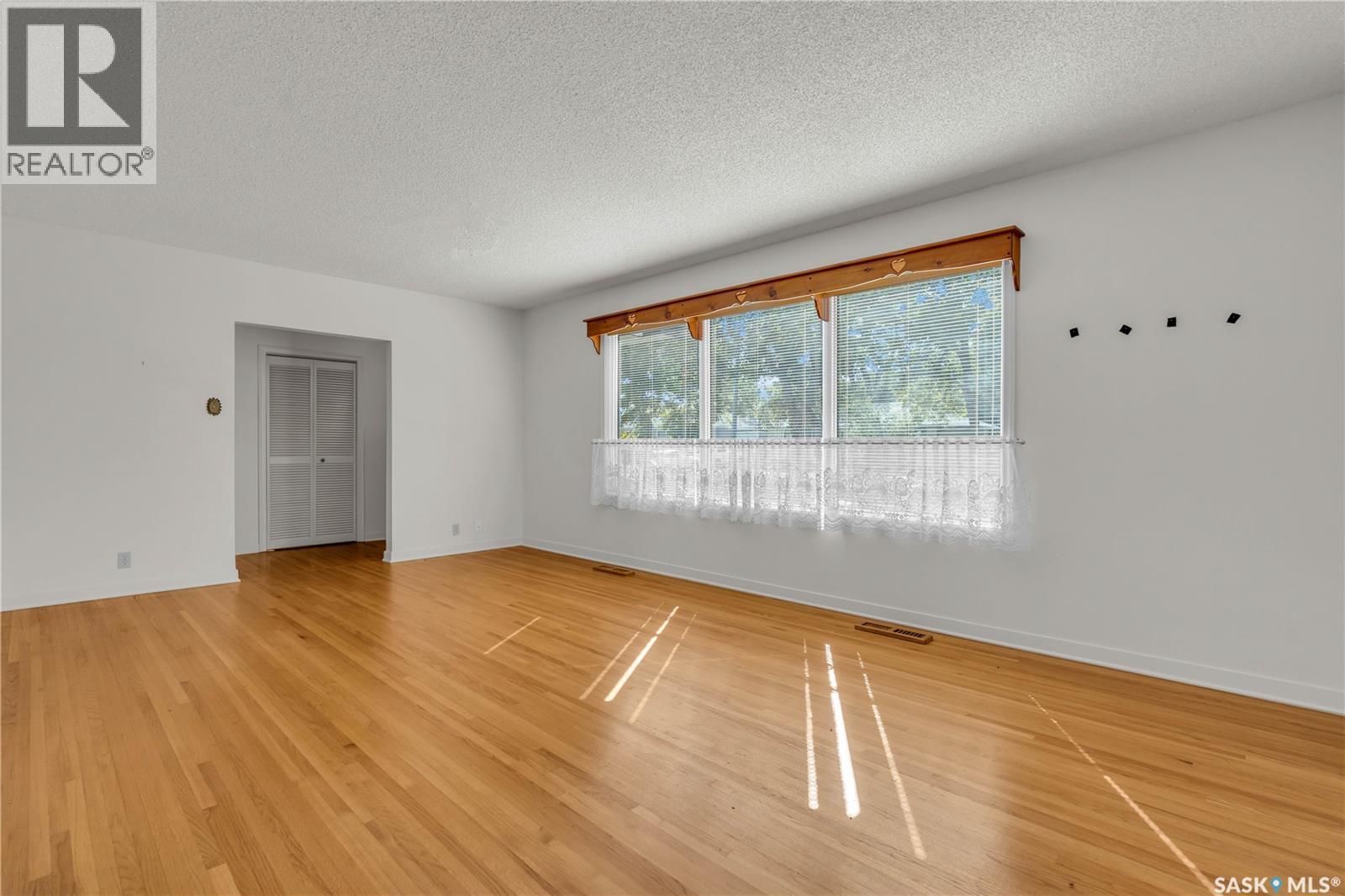 Photo 8 of 13 Lamont Crescent, Regina SK