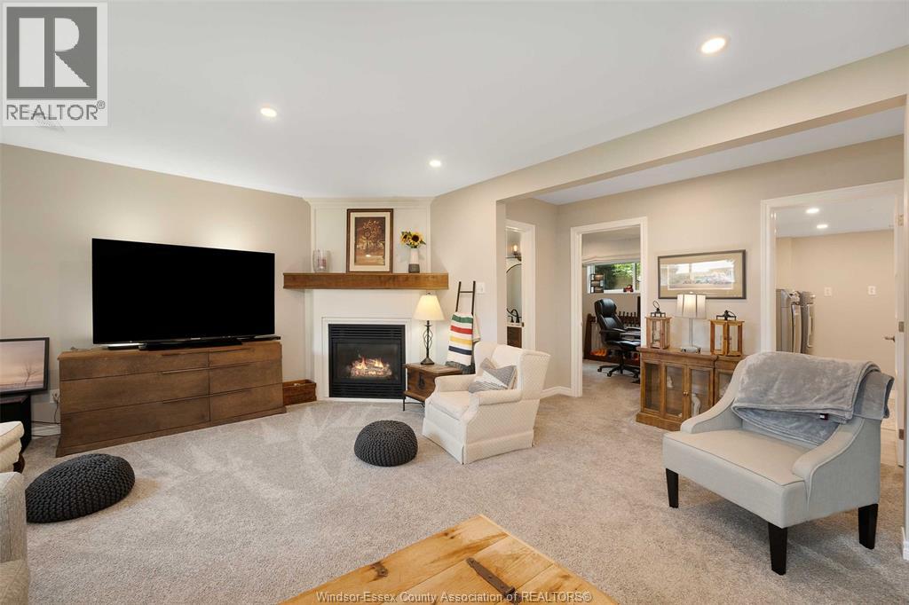 Photo 8 of 500 Bartlet Drive, Windsor ON