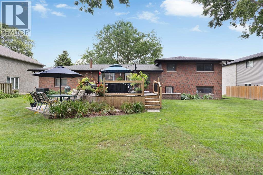 Photo 3 of 500 Bartlet Drive, Windsor ON