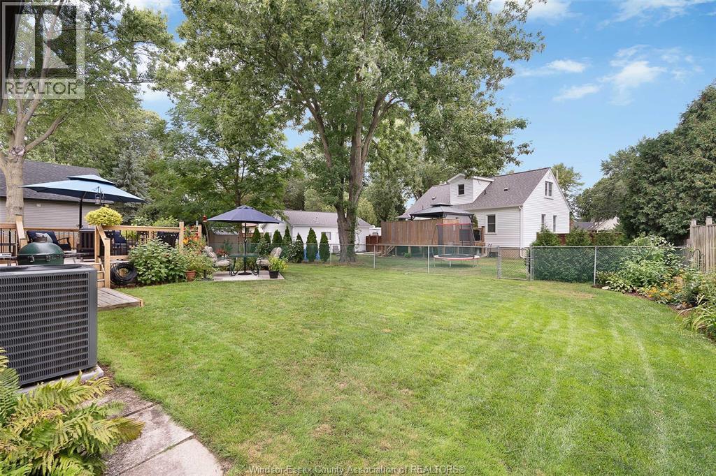 Photo 47 of 500 Bartlet Drive, Windsor ON