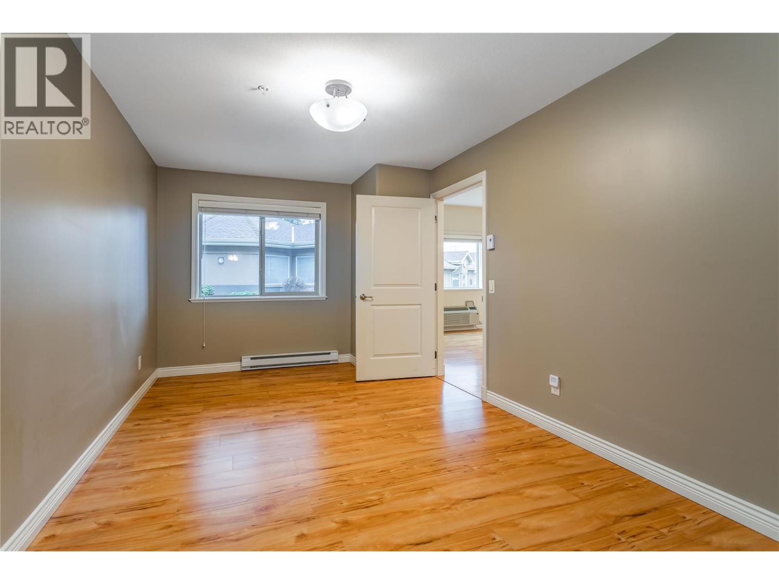 117 4433 Gordon Drive, Kelowna