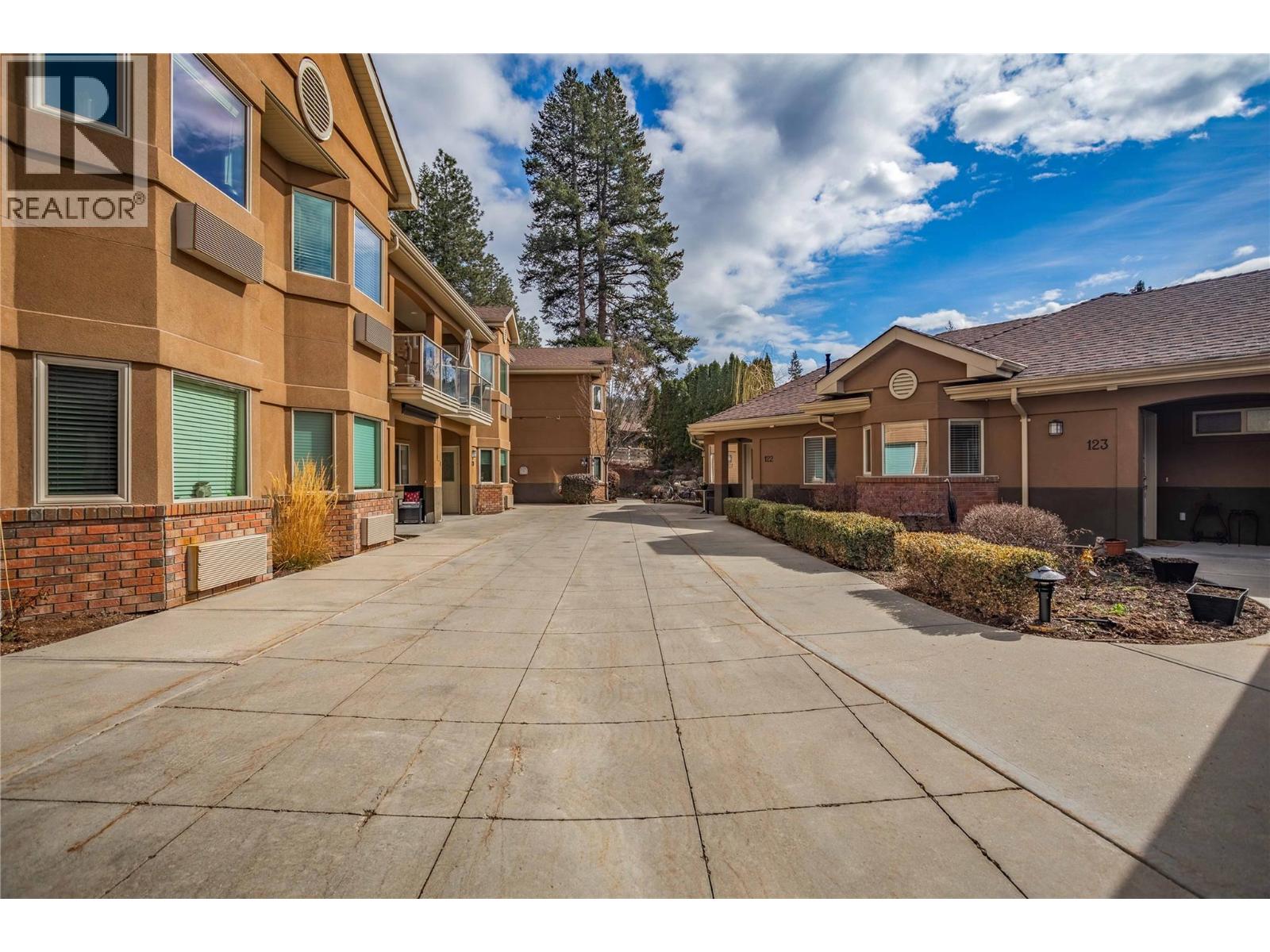 117 4433 Gordon Drive, Kelowna