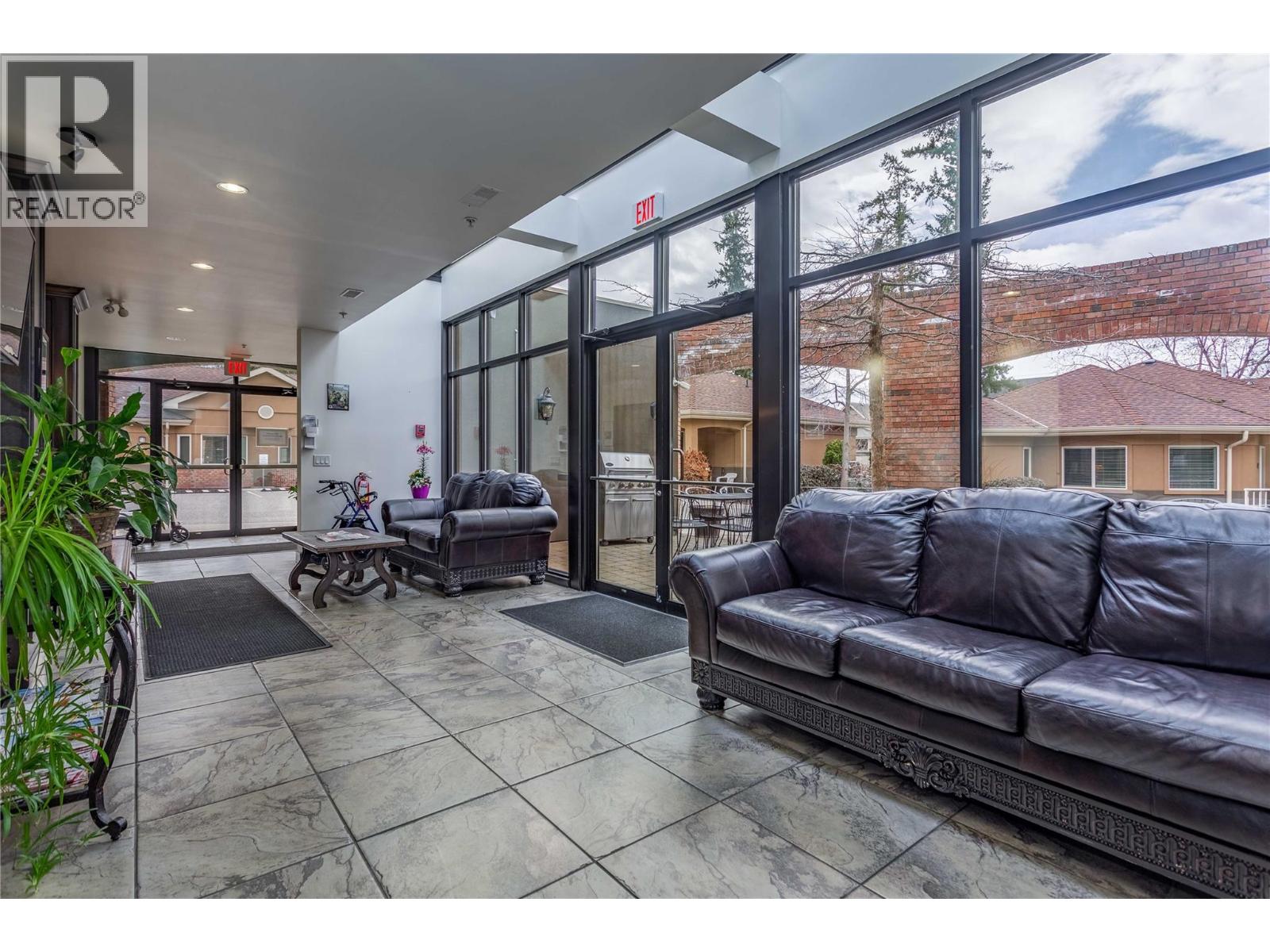 117 4433 Gordon Drive, Kelowna