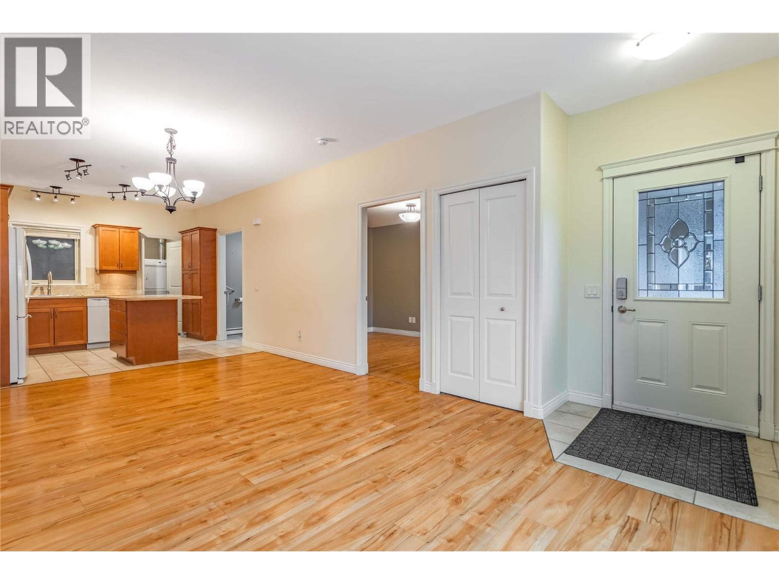 117 4433 Gordon Drive, Kelowna