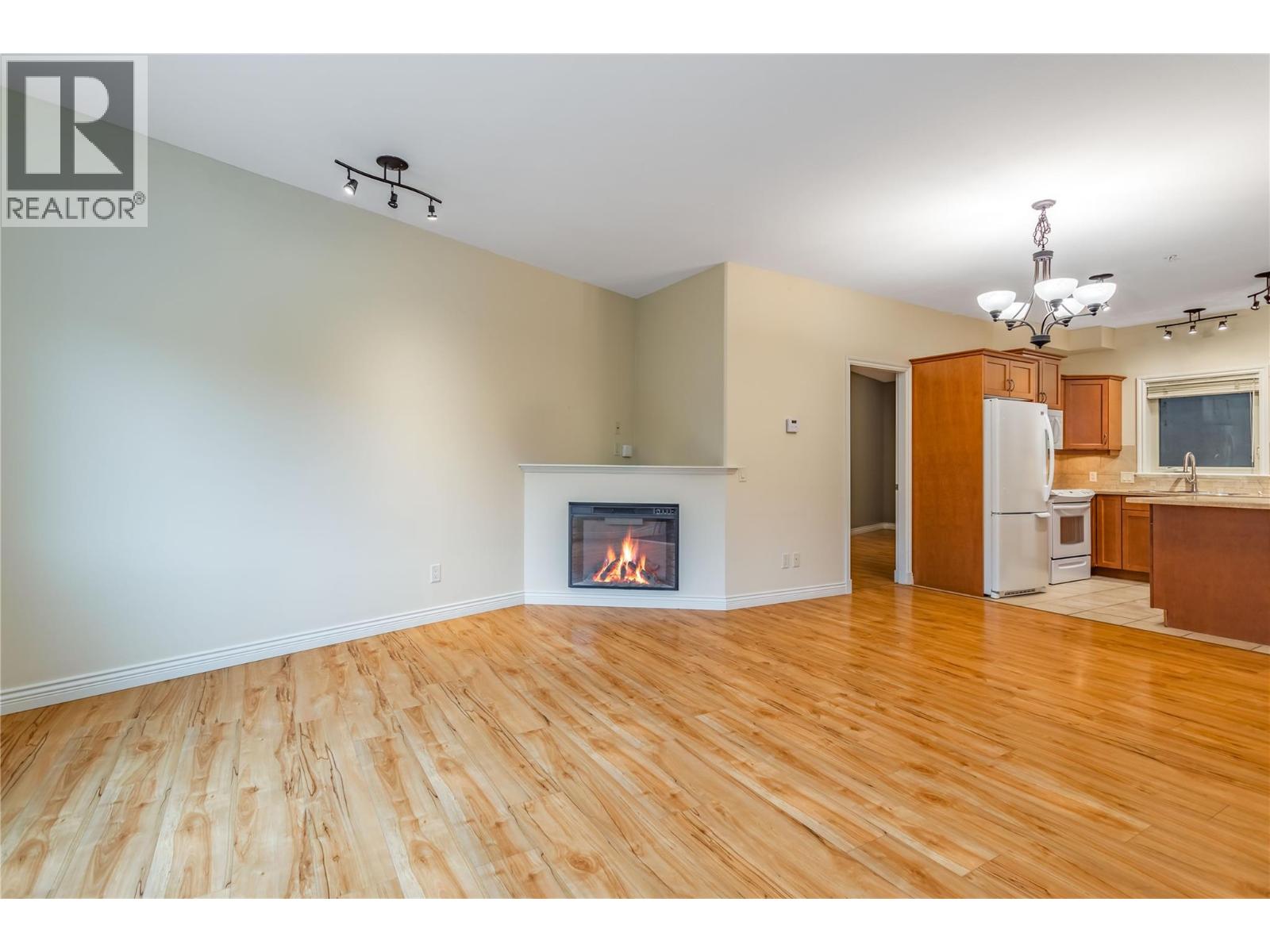 117 4433 Gordon Drive, Kelowna