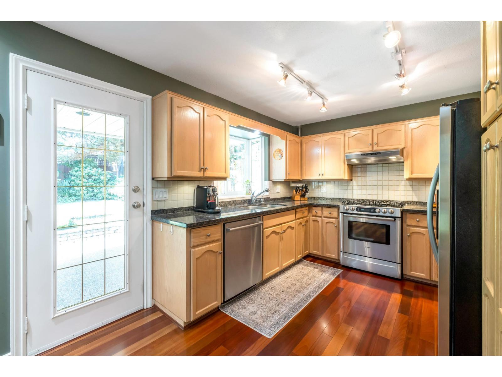 Photo 10 of 925 161 B Street, Surrey BC