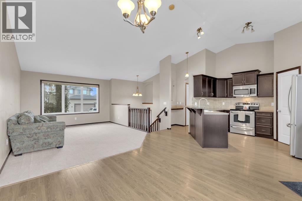 Photo 2 of 30 Bowman Circle, Sylvan Lake AB