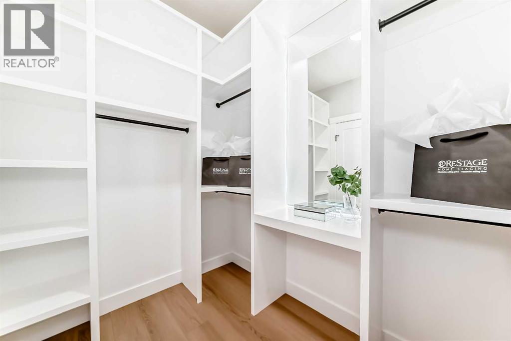 Single Family House Bungalow for Sale in  Vandyke Place NW Varsity Calgary 