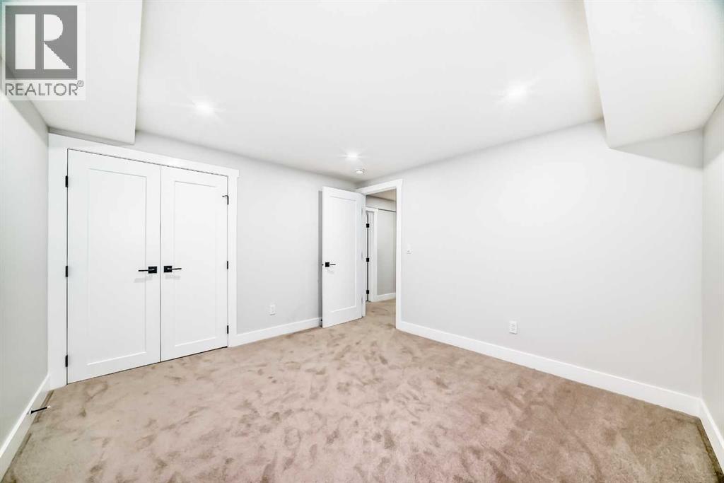 Single Family House Bungalow for Sale in  Vandyke Place NW Varsity Calgary 