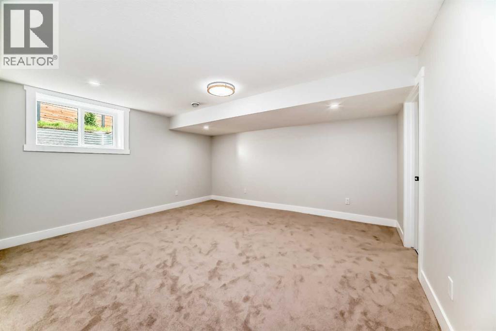 Single Family House Bungalow for Sale in  Vandyke Place NW Varsity Calgary 
