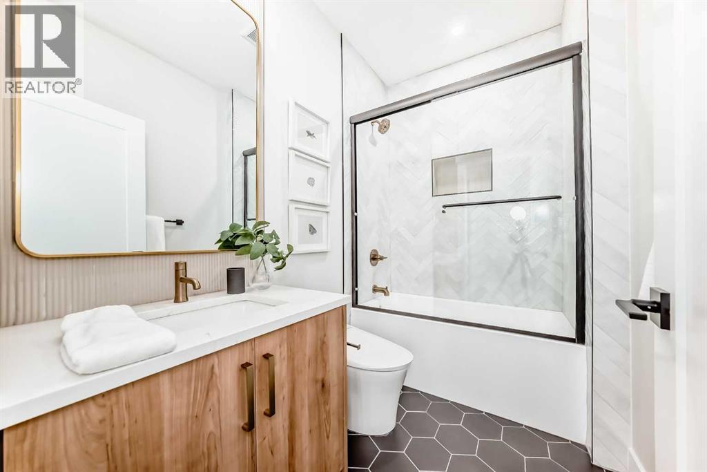 Single Family House Bungalow for Sale in  Vandyke Place NW Varsity Calgary 