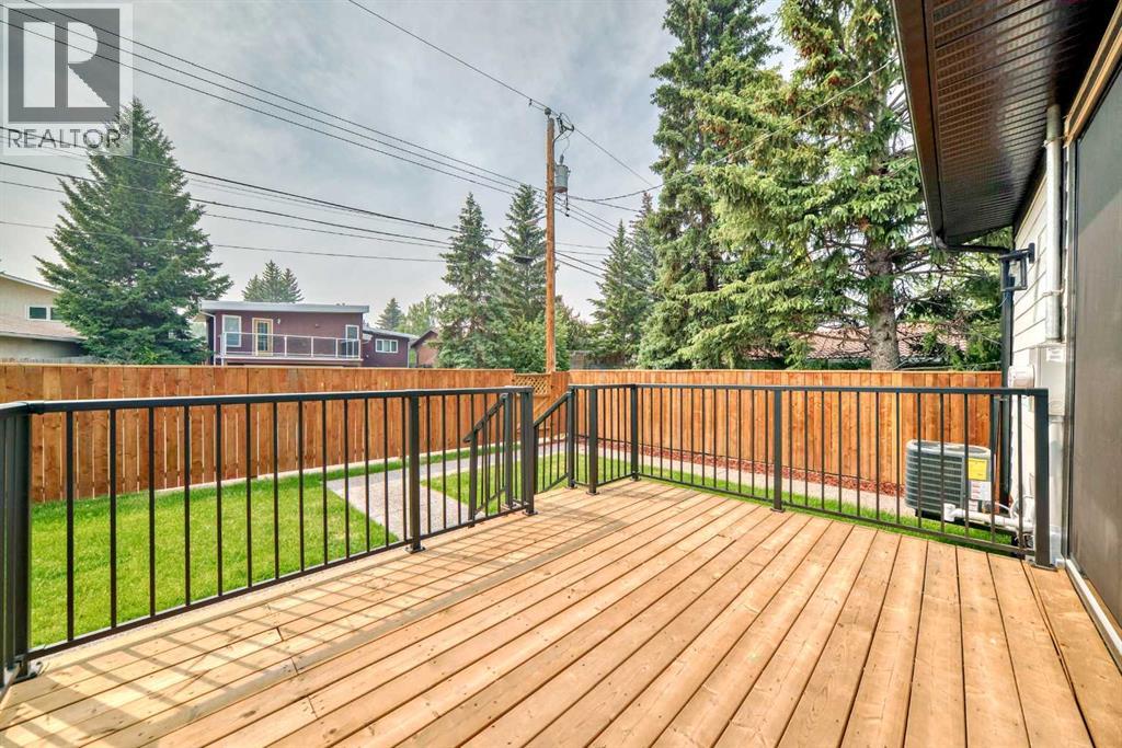 Single Family House Bungalow for Sale in  Vandyke Place NW Varsity Calgary 