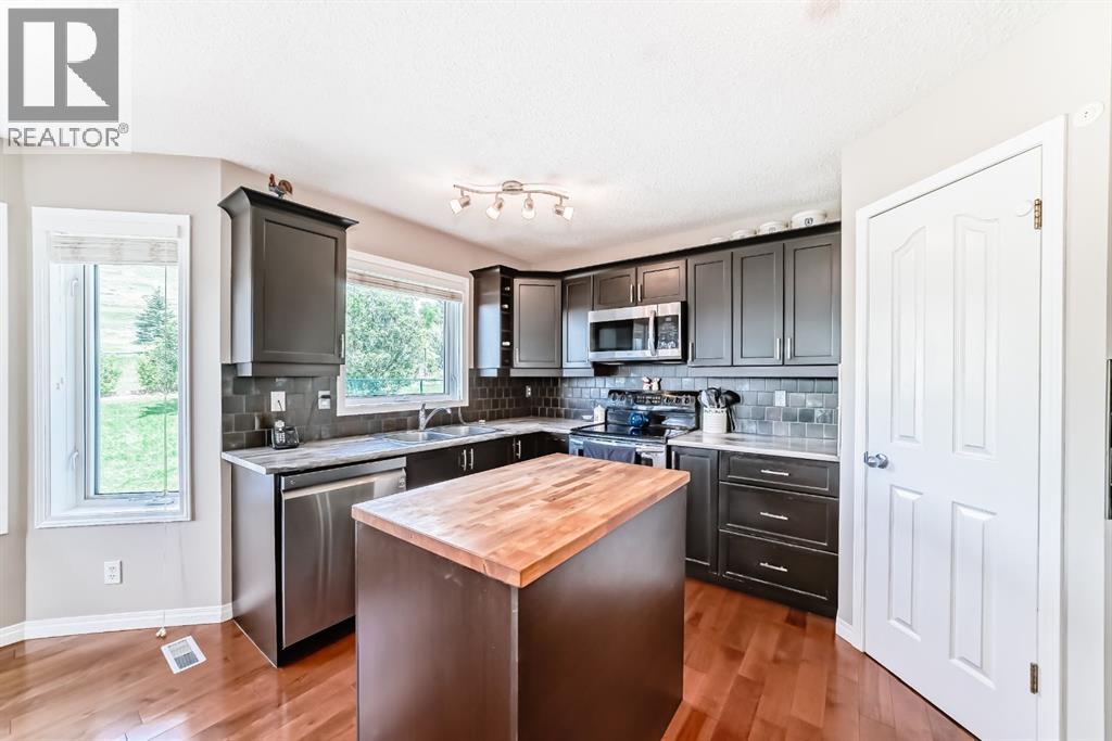 Photo 17 of 6 Gleneagles Close, Cochrane AB