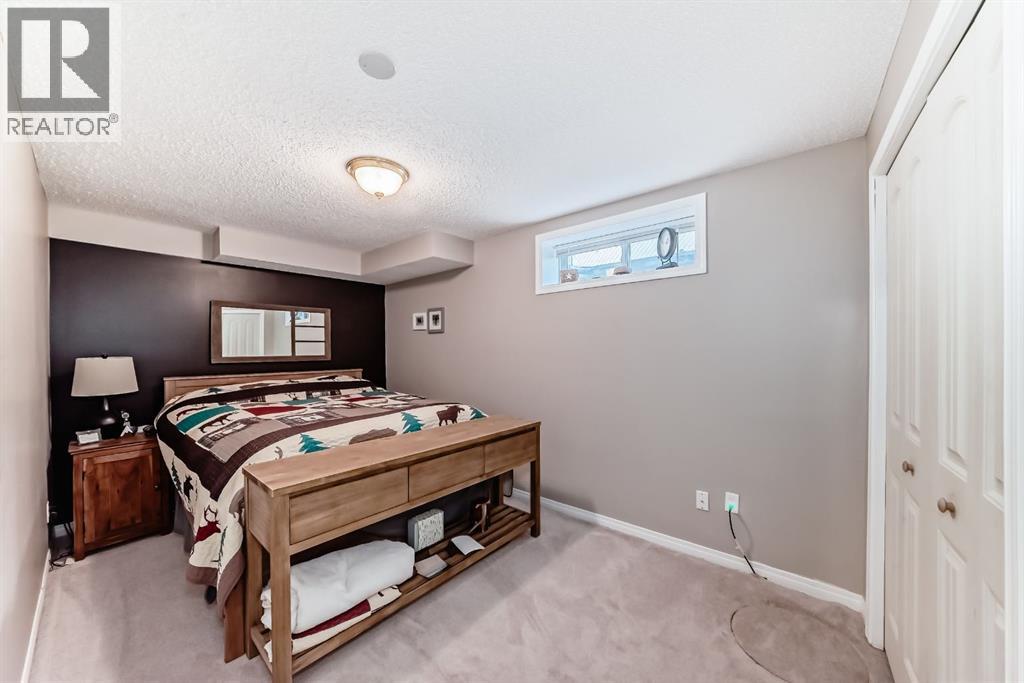Photo 2 of 6 Gleneagles Close, Cochrane AB