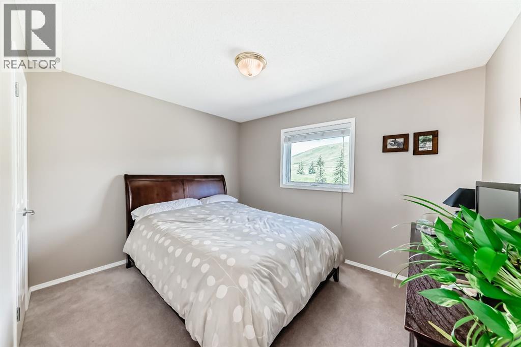 Photo 6 of 6 Gleneagles Close, Cochrane AB