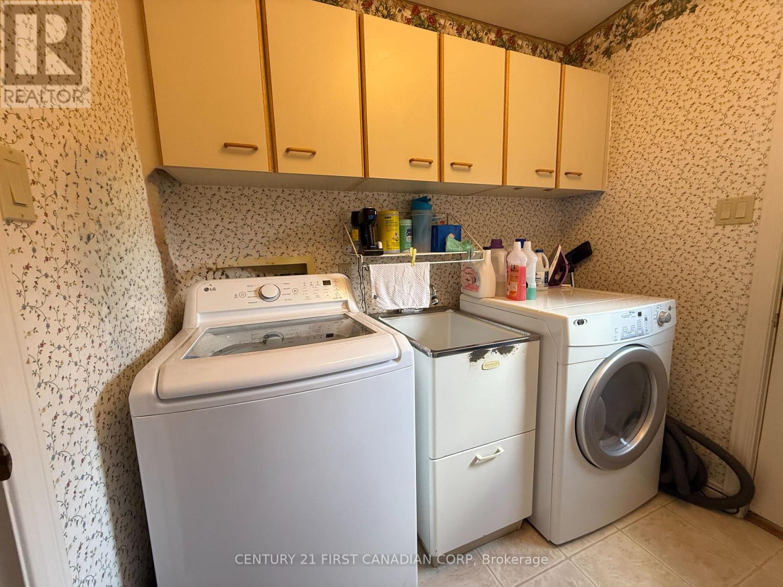 Photo 3 of 38 Jennifer Gardens, London North ON