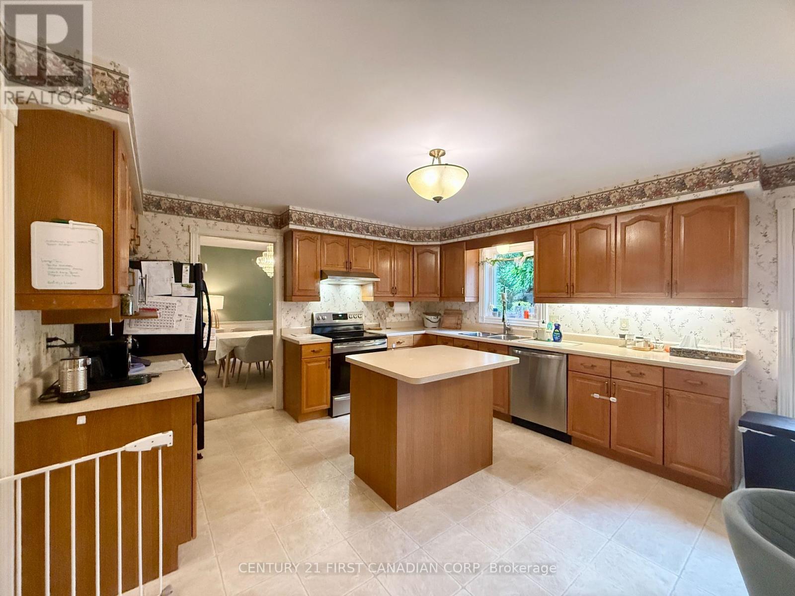 Photo 38 of 38 Jennifer Gardens, London North ON