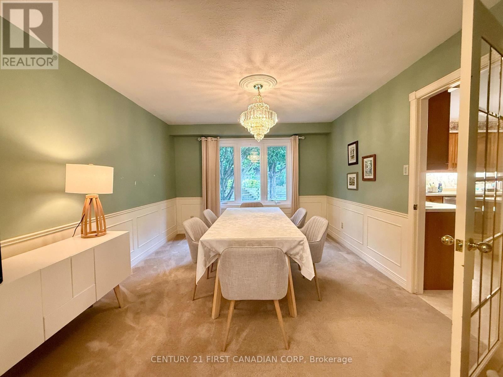 Photo 28 of 38 Jennifer Gardens, London North ON