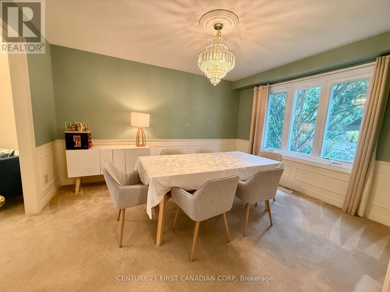 Photo 15 of 38 Jennifer Gardens, London North ON