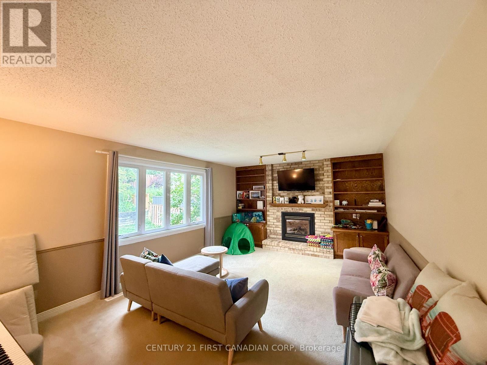 Photo 34 of 38 Jennifer Gardens, London North ON