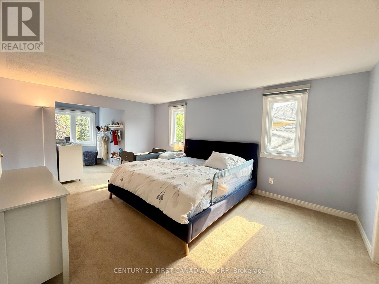 Photo 25 of 38 Jennifer Gardens, London North ON