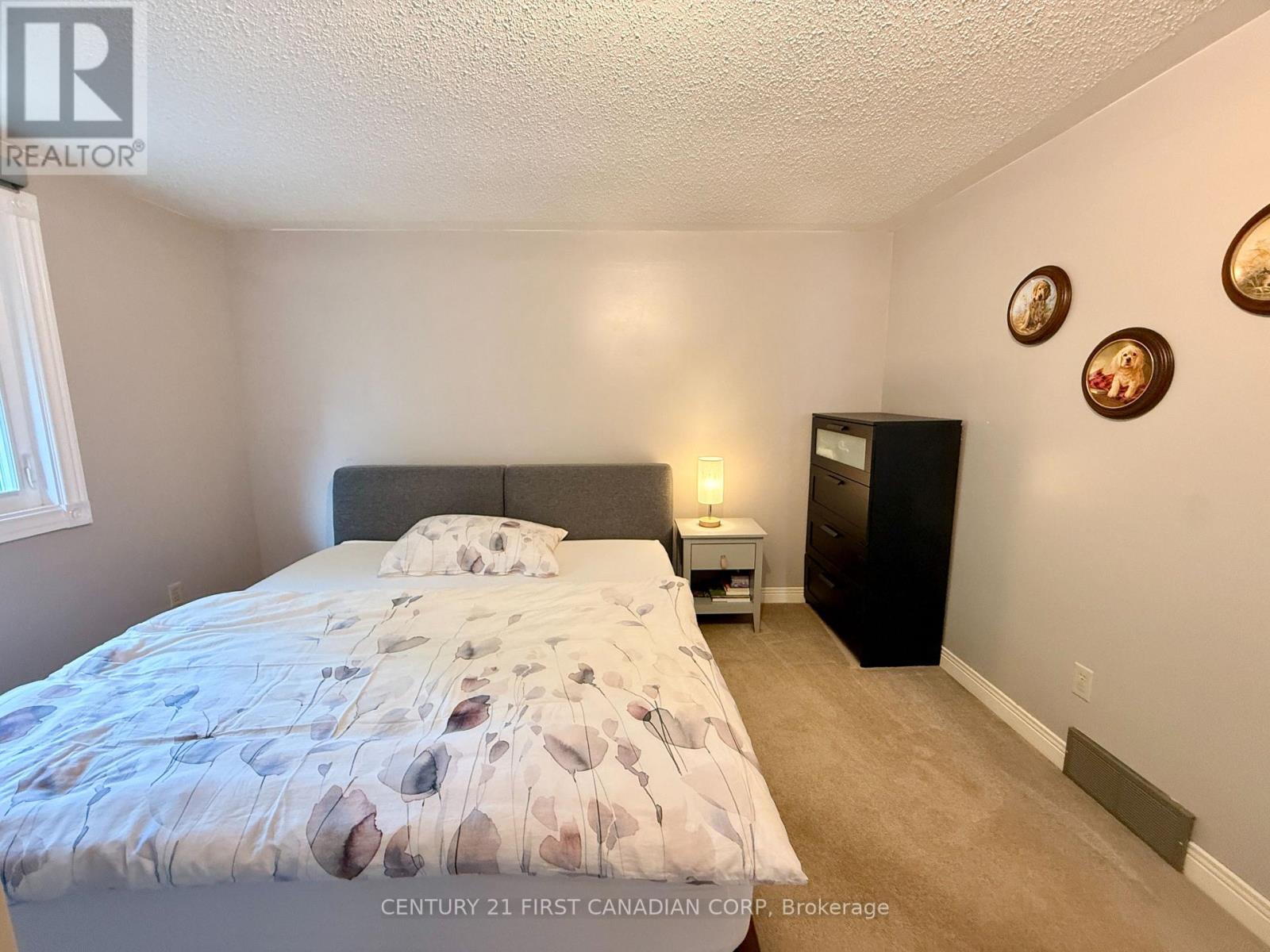 Photo 26 of 38 Jennifer Gardens, London North ON