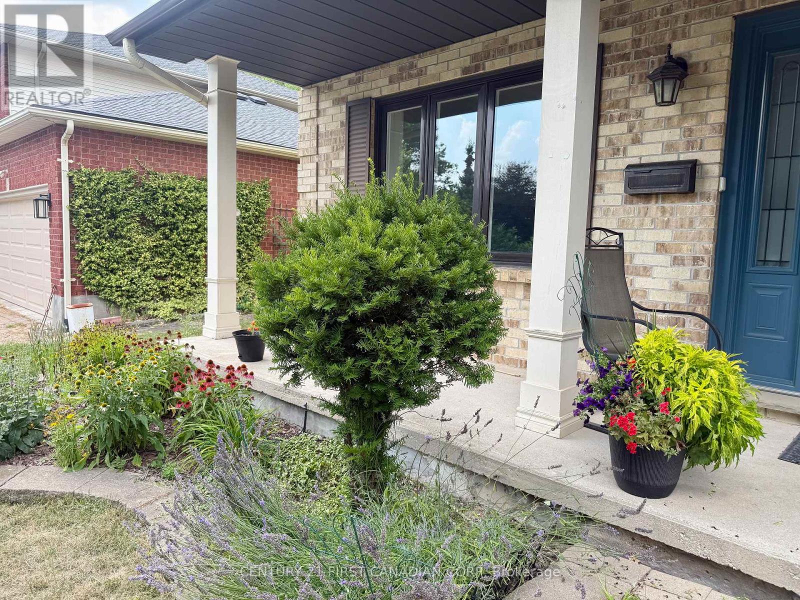 Photo 32 of 38 Jennifer Gardens, London North ON