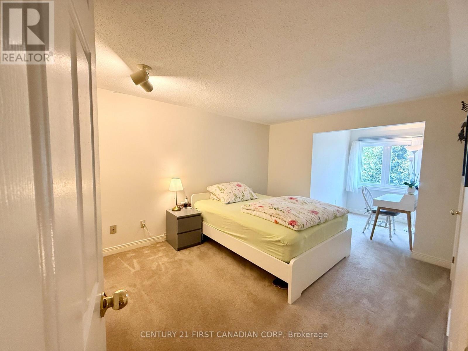 Photo 23 of 38 Jennifer Gardens, London North ON