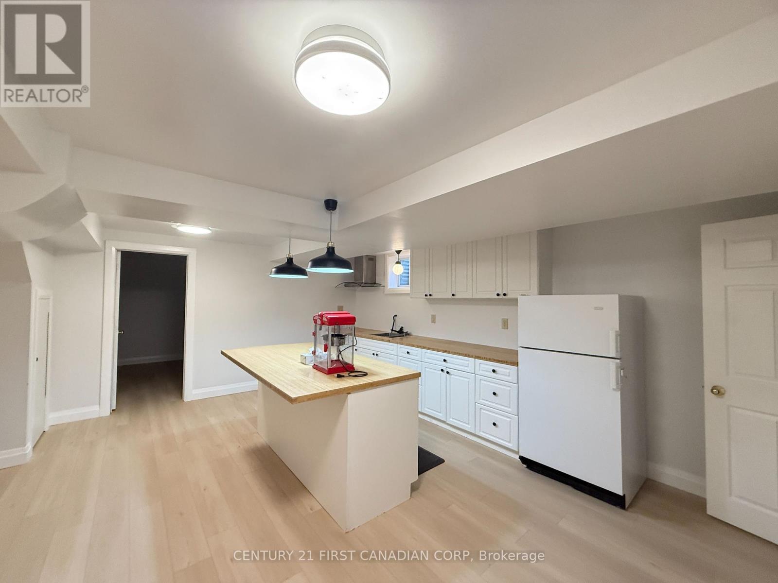 Photo 12 of 38 Jennifer Gardens, London North ON