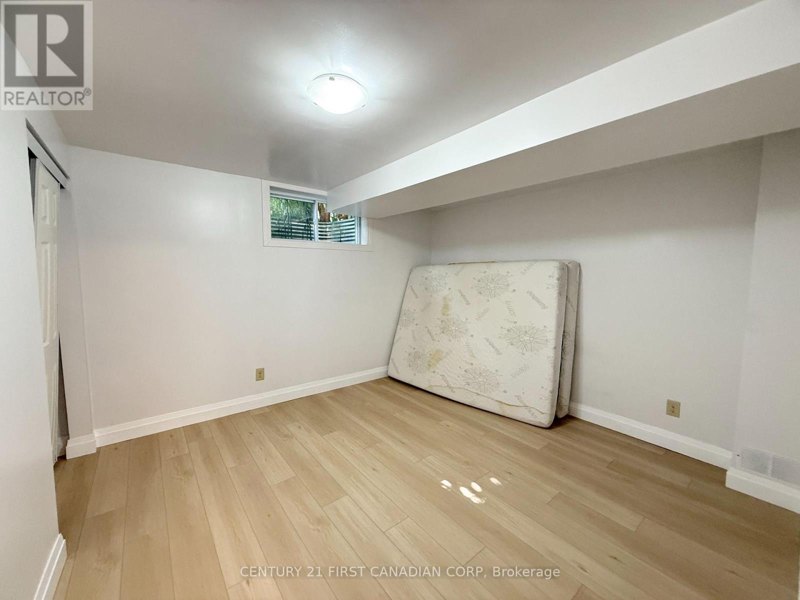 Photo 8 of 38 Jennifer Gardens, London North ON