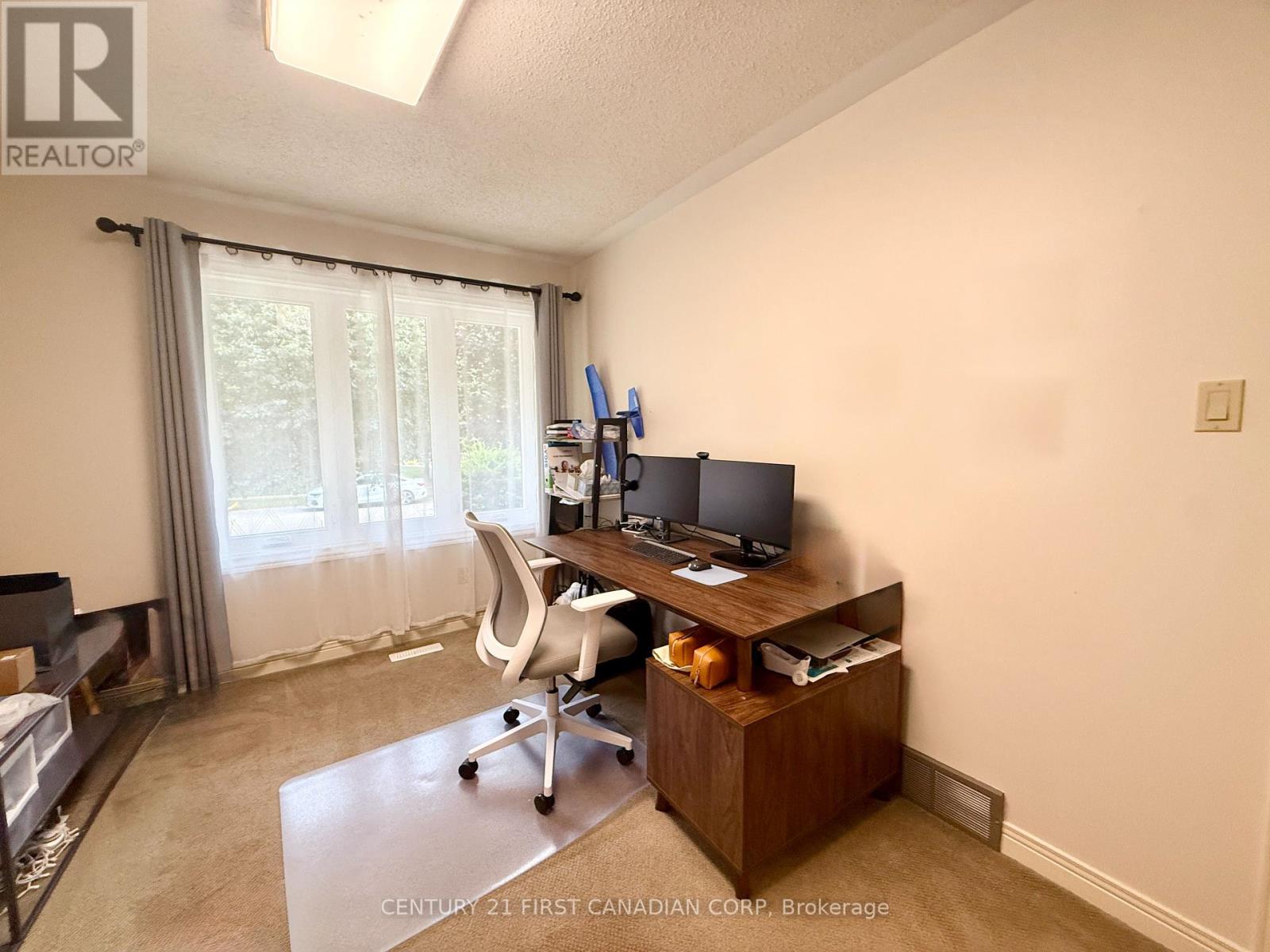 Photo 36 of 38 Jennifer Gardens, London North ON