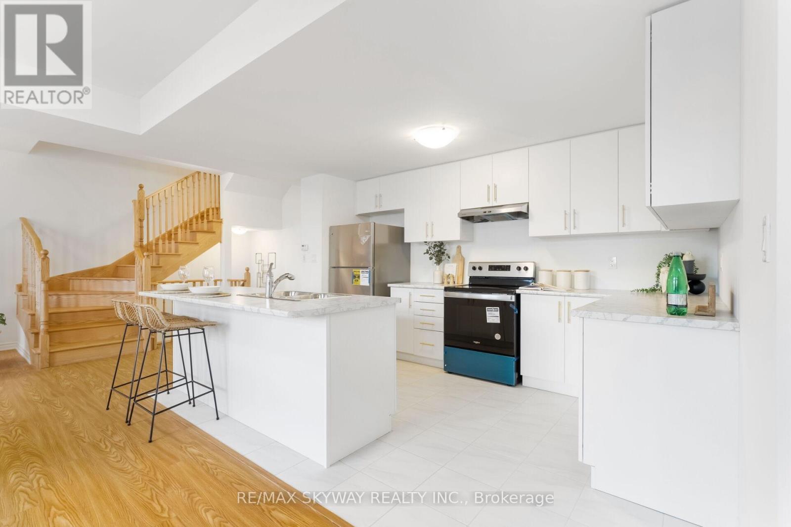Photo 13 of 26 Springdale Avenue, Caledon ON
