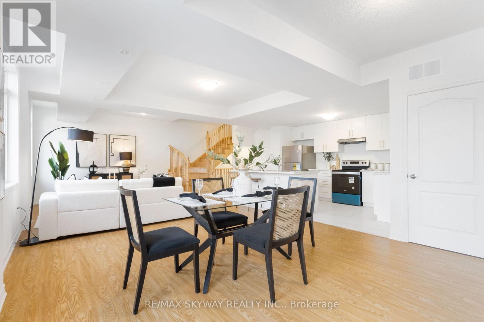 Photo 10 of 26 Springdale Avenue, Caledon ON