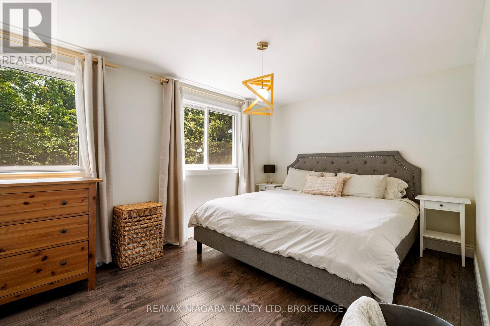 Photo 13 of 1 Bardadyn Court, St Catharines ON
