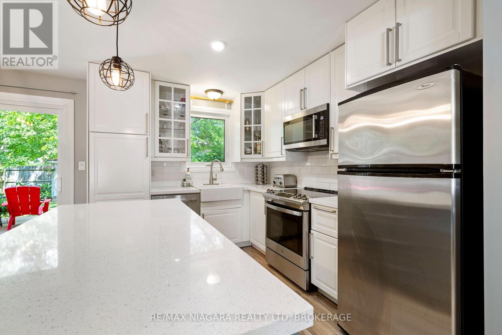 Photo 8 of 1 Bardadyn Court, St Catharines ON