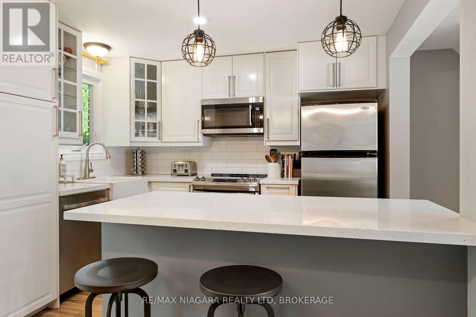 Photo 9 of 1 Bardadyn Court, St Catharines ON