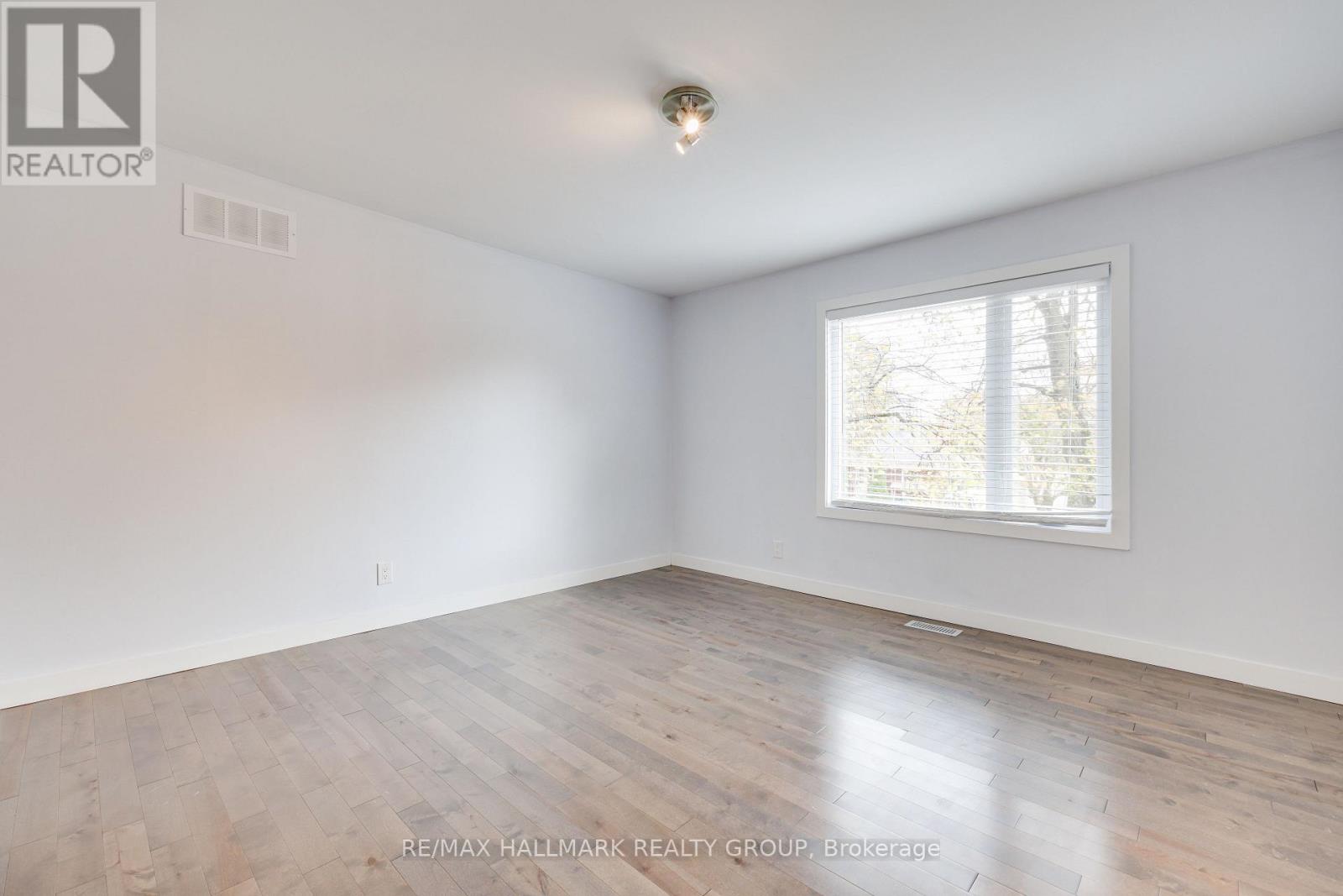 Photo 5 of 900 Wingate Drive, Ottawa ON