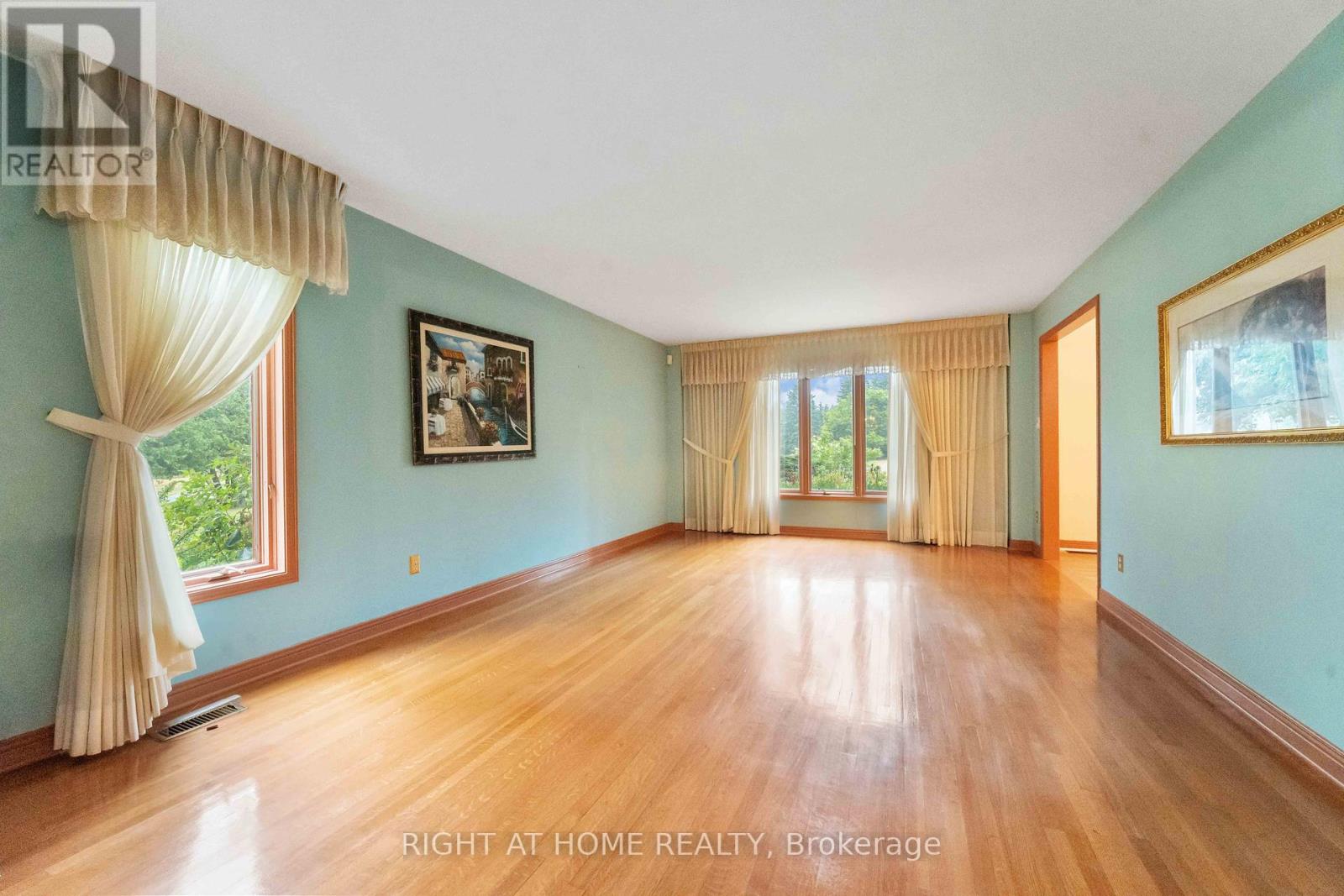 Photo 18 of 2 Muirfield Gardens, Ottawa ON