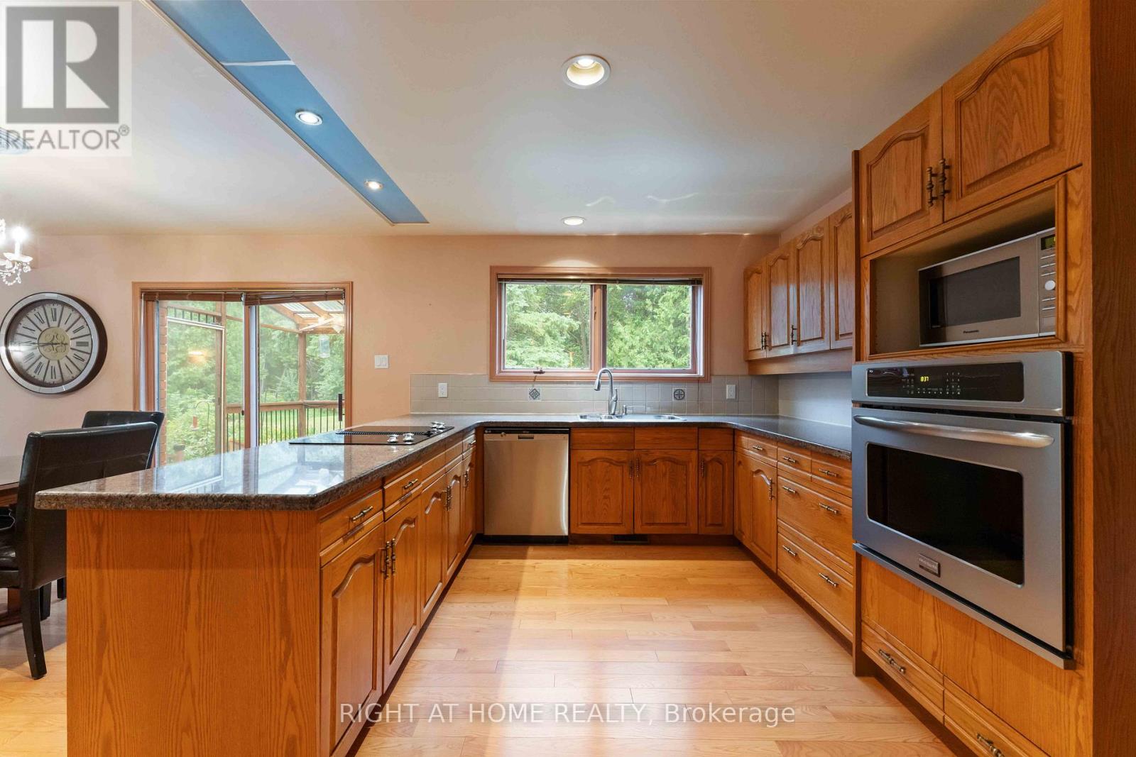 Photo 21 of 2 Muirfield Gardens, Ottawa ON
