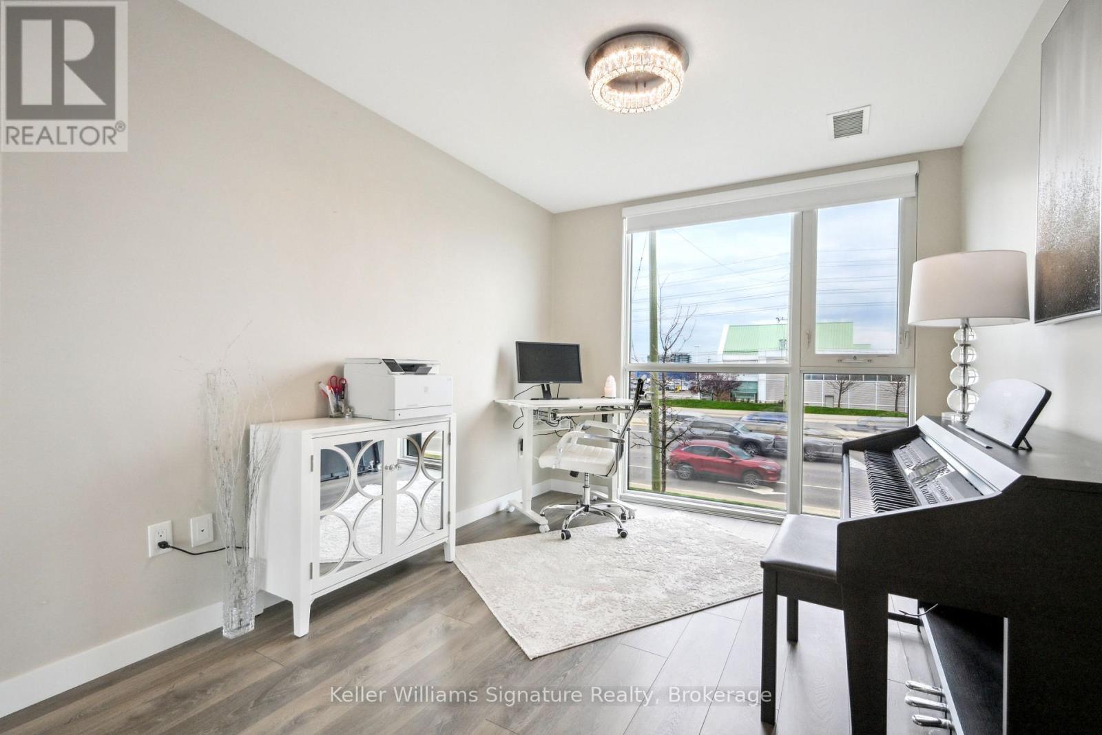 Photo 3 of 219 168 Sabina Drive, Oakville ON