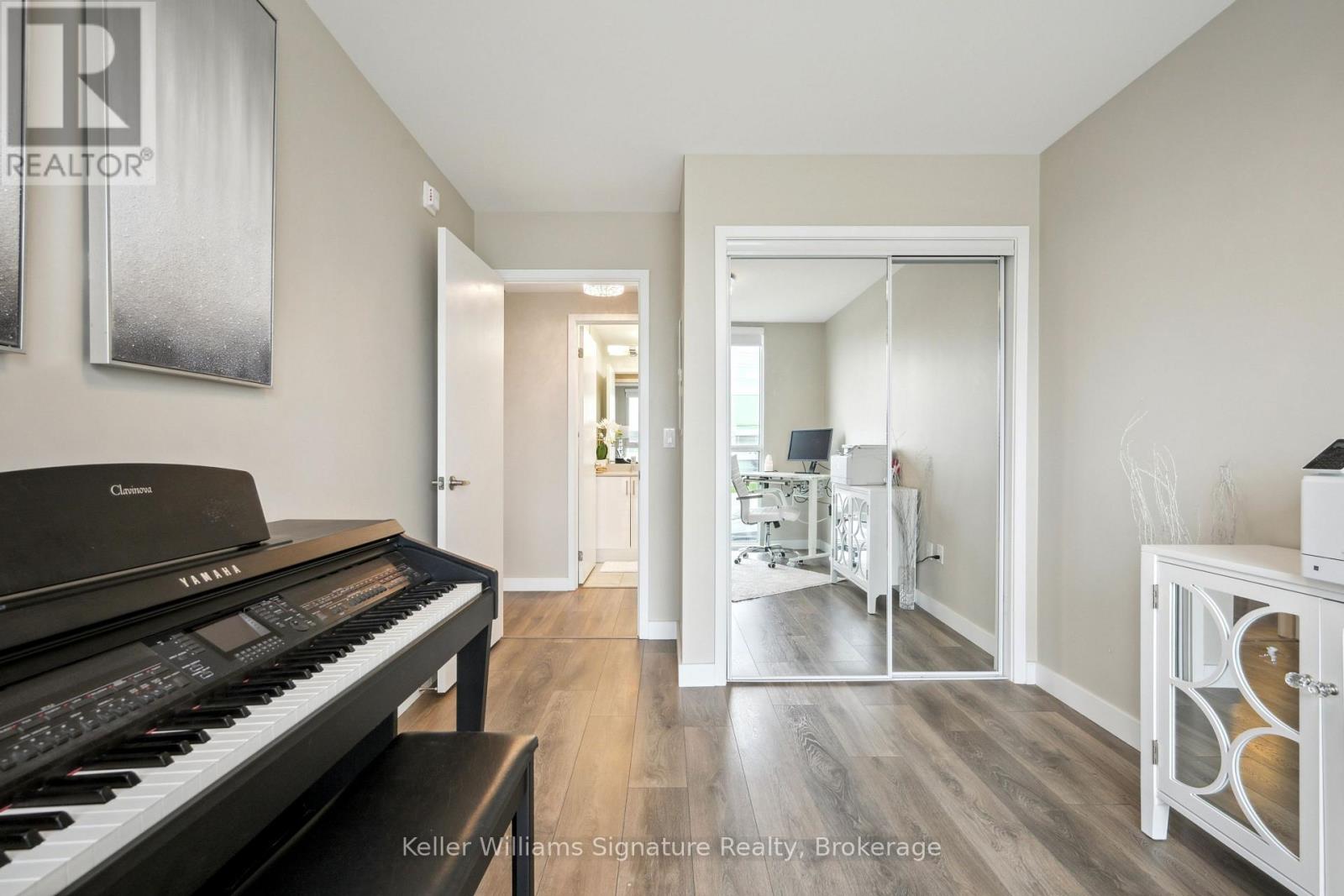 Photo 14 of 219 168 Sabina Drive, Oakville ON