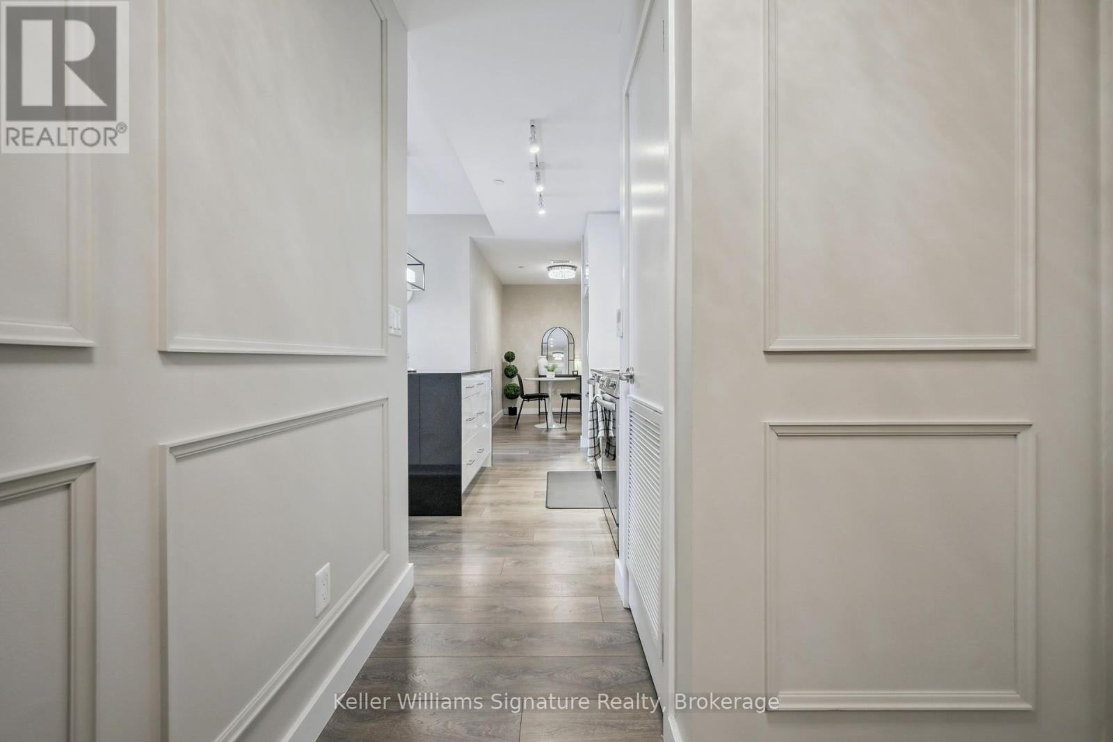 Photo 11 of 219 168 Sabina Drive, Oakville ON