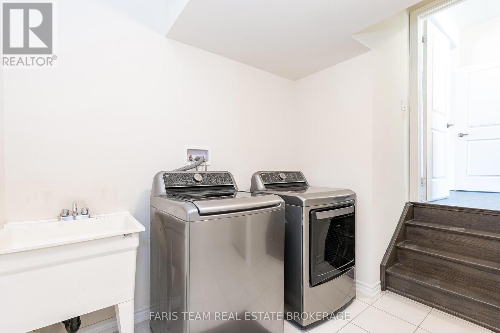 Photo 26 of 175 Muirfield Drive, Barrie ON