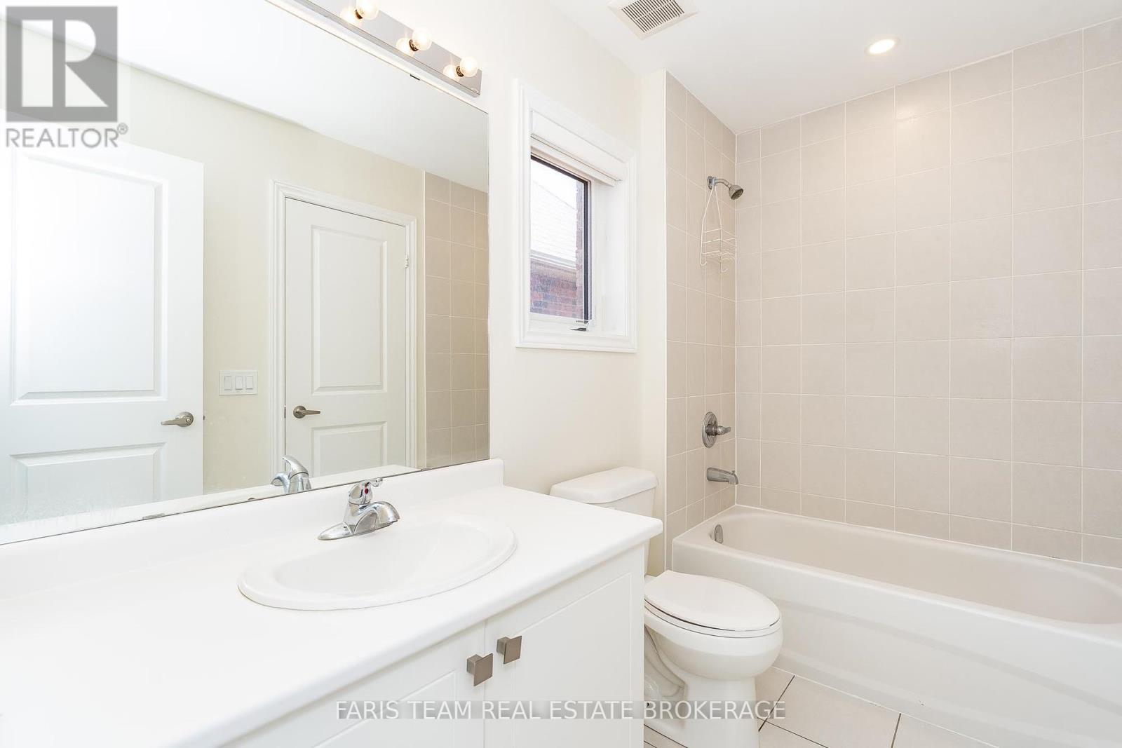 Photo 18 of 175 Muirfield Drive, Barrie ON