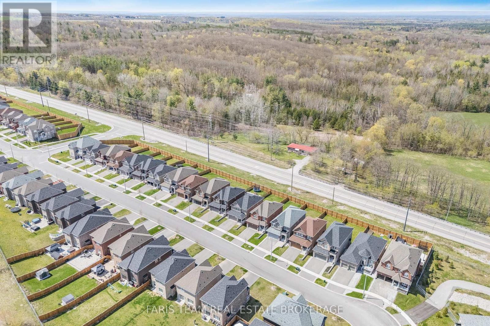 Photo 5 of 175 Muirfield Drive, Barrie ON
