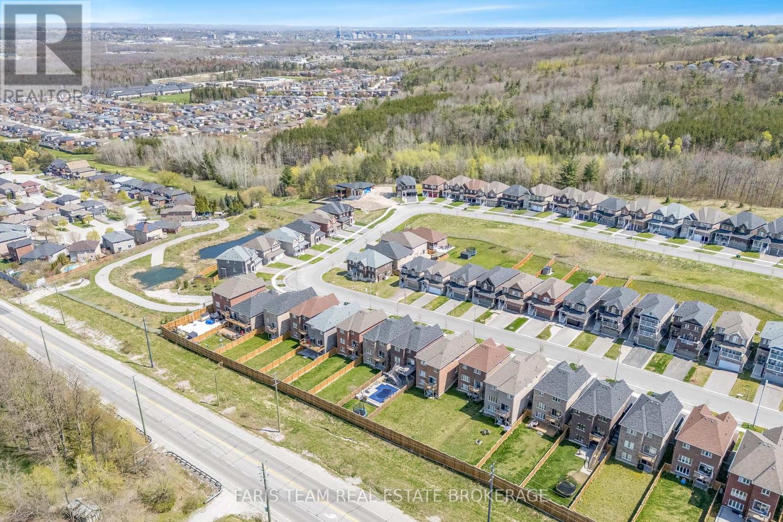 Photo 22 of 175 Muirfield Drive, Barrie ON